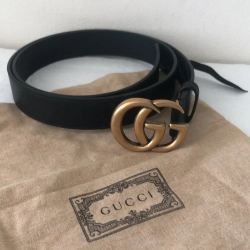 Gucci Leather Double G buckle  Belt Black Made in Italy 1in Wide New Sz. 100-40